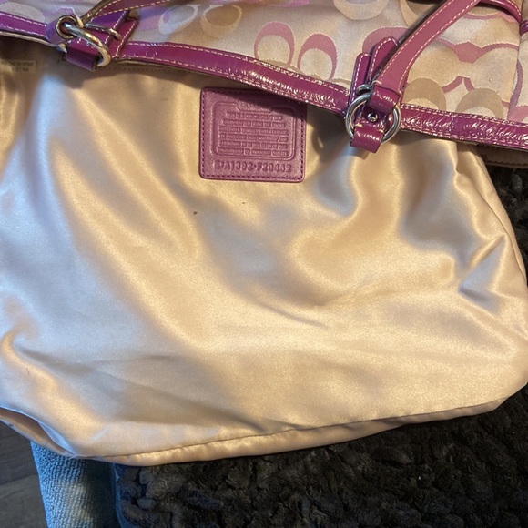EUC  coach cream/ purple shoulder purse - Picture 6 of 10